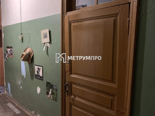 Продается комната 10 м2 в 8 ком.кв., Москва